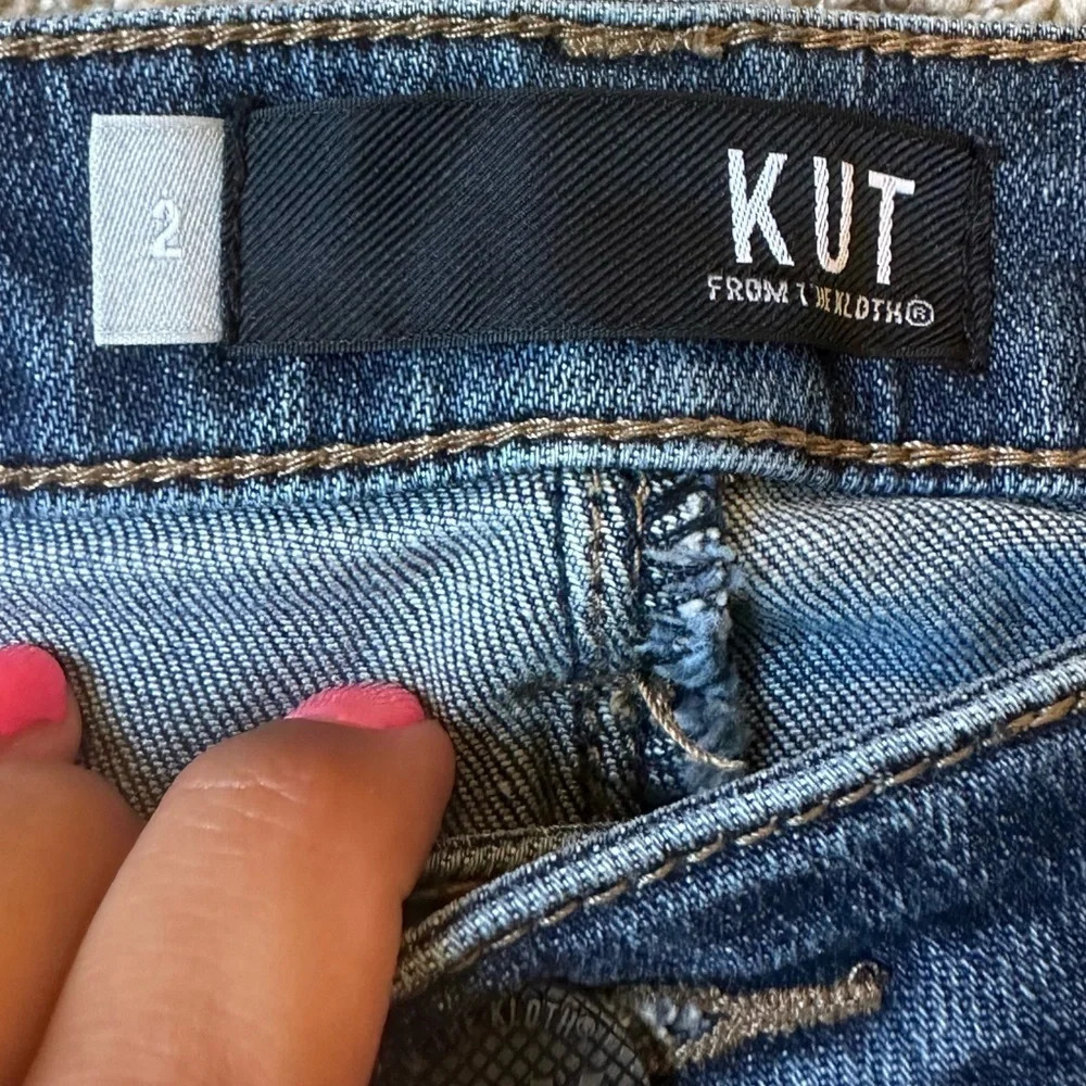 Kut from the Kloth Reese Ankle straight Leg Raw Hem Distressed Jean- size 2 - Picture 10 of 10